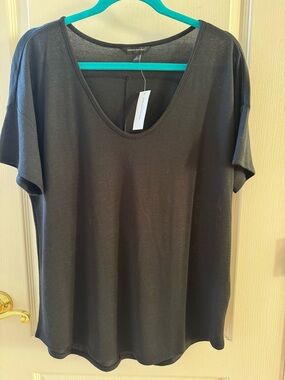 Banana Republic Size Large Black V-Neck Short Sleeve Light Jersey Knit Top. NWT